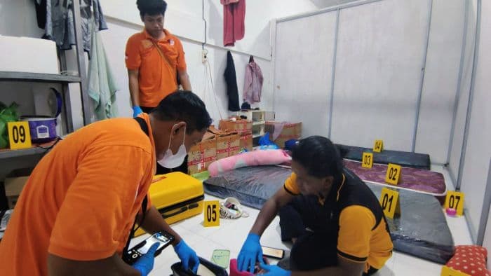 polisi_selidiki_penyebab_tewasnya_pekerja_toko_aksesori_hp_di_indrapura
