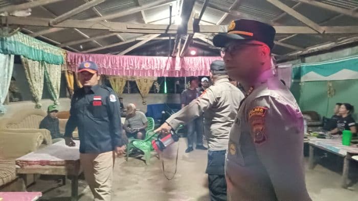 polsek_medan_labuhan_razia_thm_dan_kafe_puluhan_botol_miras_disita_