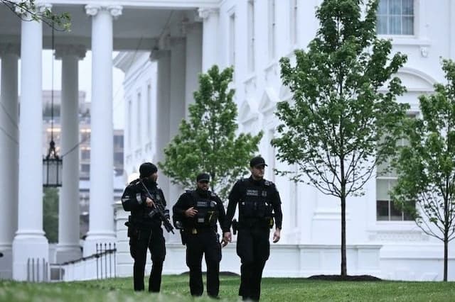 puluhan_tembakan_terdengar_di_dekat_gedung_putih_amerika_serikat