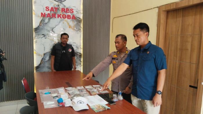 satresnarkoba_polres_sergai_amankan_23_pengedar_dan_pemakai_sabu