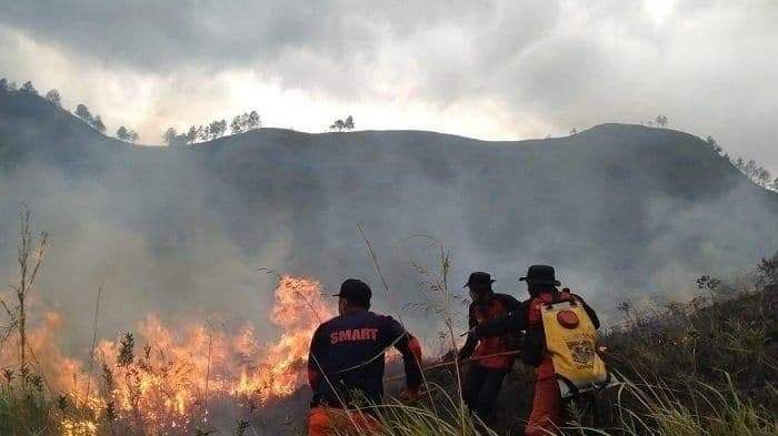 30_hektare_lahan_di_haranggaol_simalungun_terbakar