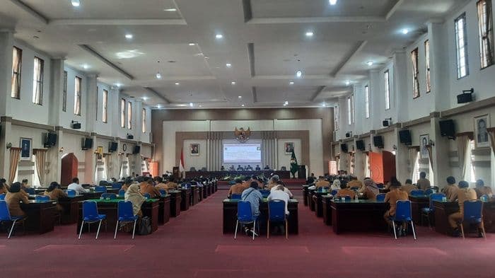 dprd_simalungun_desak_opd_hadiri_rapat_komisi_untuk_percepat_program_masyarakat