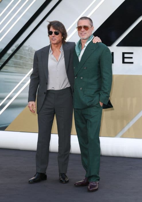 tom_cruise_hadiri_gala_premier_film_f1_reuni_dengan_brad_pitt_setelah_31_tahun