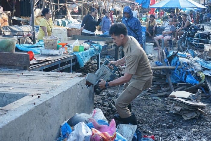kios_semi_permanen_di_jalan_mufakat_ditertibkan_pasca_kebakaran_pasar_dwikora_pematangsiantar