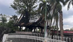 penyebab_terbakarnya_rumah_adat_batak_di_patung_sisingamangaraja_xii_belum_diketahui
