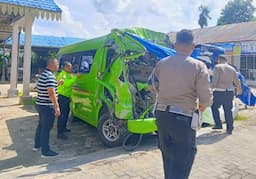 truk_yang_ditabrak_bus_travel_di_tol_lima_puluhindrapura_masih_diburu