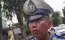 viral_pengendara_mobil_ribut_dengan_polantas_akibat_rekayasa_lalu_lintas_di_medan_