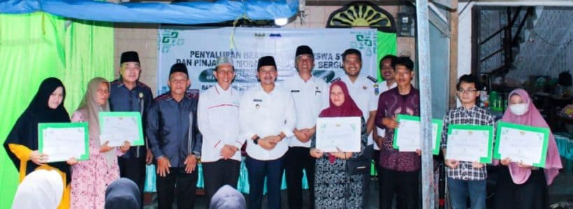 wali_kota_tebing_tinggi_serahkan_beasiswa_mahasiswa_dan_modal_usaha_tanpa_riba_untuk_umkm