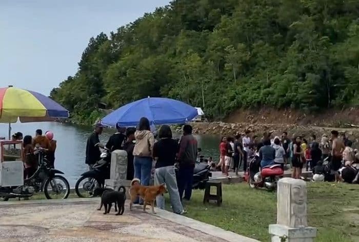 wisatawan_diduga_asal_humbahas_tenggelam_di_danau_toba_meat_tim_bpbd_lakukan_pencarian