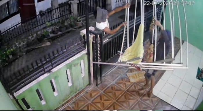 maling_jemuran_di_perumnas_mandala_terekam_cctv