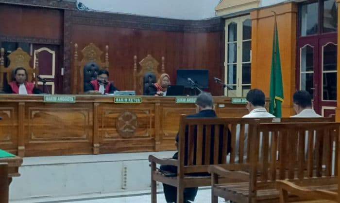 sidang_vonis_tiga_terdakwa_korupsi_kapal_tunda_ditunda_di_pn_medan_