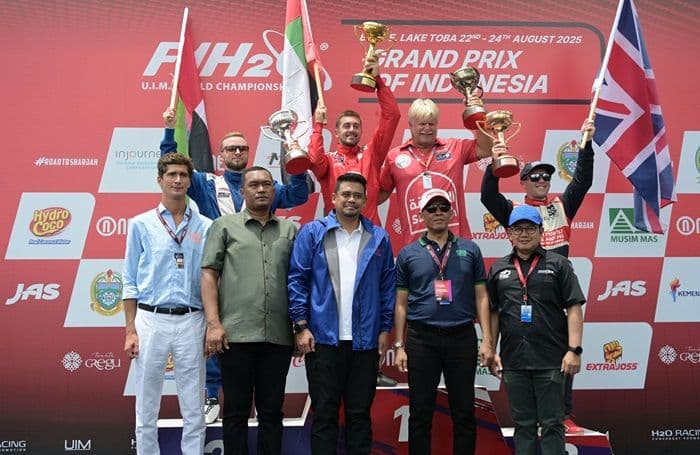 bobby_nasution_tutup_f1_powerboat_indonesia_2025_dan_serahkan_trofi_juara_optimis_tahun_depan_lebih_baik