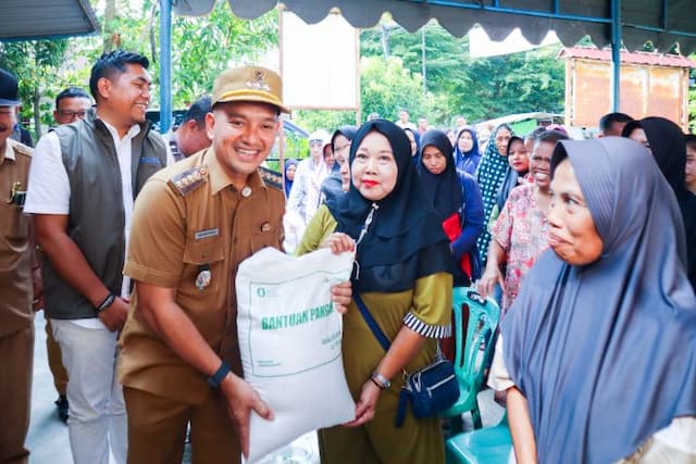 23929_kk_di_tebing_tinggi_terima_bantuan_beras_total_718_ton_untuk_tiga_bulan