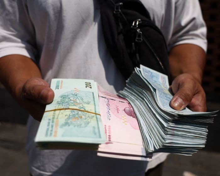 beberapa_jam_jelang_dday_ekonomi_as_rial_iran_terjun_bebas_hingga_2_juta_per_dolar
