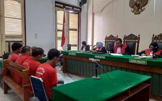 empat_terdakwa_penyalahgunaan_bbm_subsidi_divonis_15_tahun_penjara