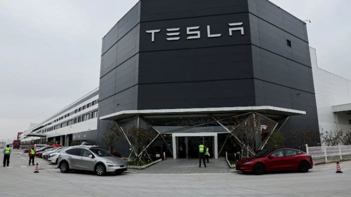 gagang_pintu_bermasalah_298_juta_tesla_buatan_china_ditarik