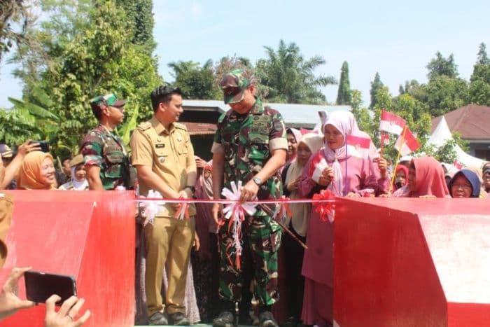tak_lagi_seberangi_sungai_meniti_tali_warga_tumpatan_nibung_kini_punya_jembatan_permanen