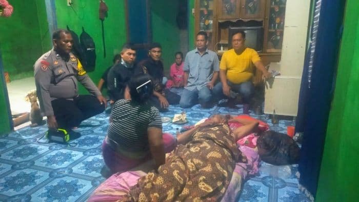 angin_kencang_rubuhkan_rumah_di_medang_deras_pemilik_alami_luka