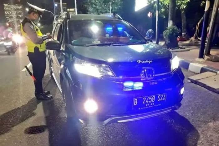 ditlantas_polda_sumut_kendaraan_umum_dilarang_gunakan_strobo_dan_sirine