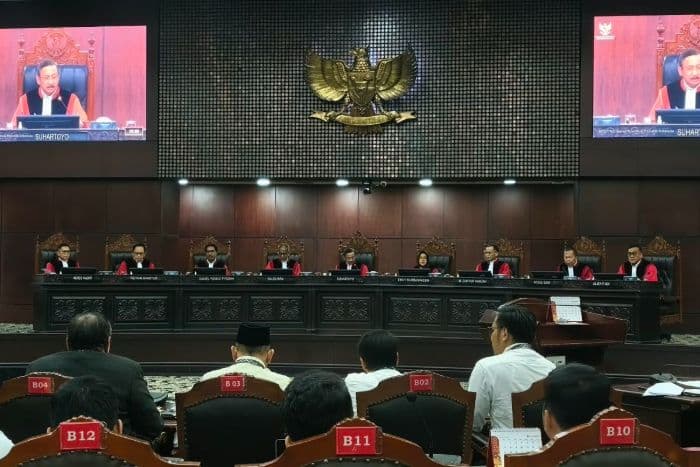 3_hakim_mk_soroti_verifikasi_syarat_pendidikan_gibran_kpu_akui_tak_cek_ke_dinas_pendidikan