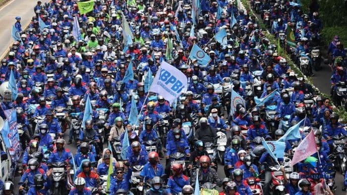 demo_buruh_di_sudirman_bubarkan_diri_tolak_sejumlah_pasal_ruu_ketenagakerjaan