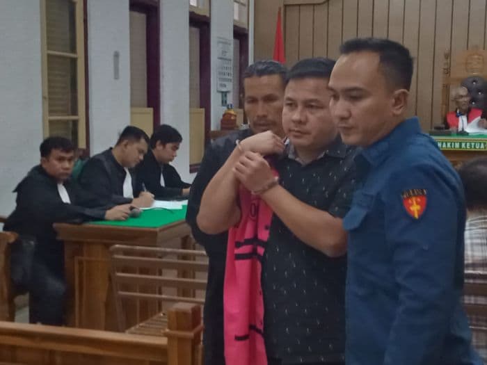 divonis_65_tahun_di_kasus_korupsi_smartboard_eks_kasi_sarpras_disdik_langkat_langsung_banding