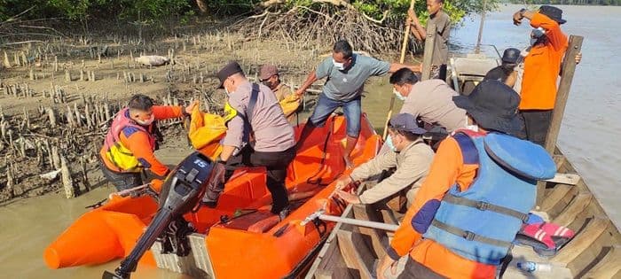 mayat_tanpa_identitas_ditemukan_tersangkut_akar_bakau_di_perairan_langkat