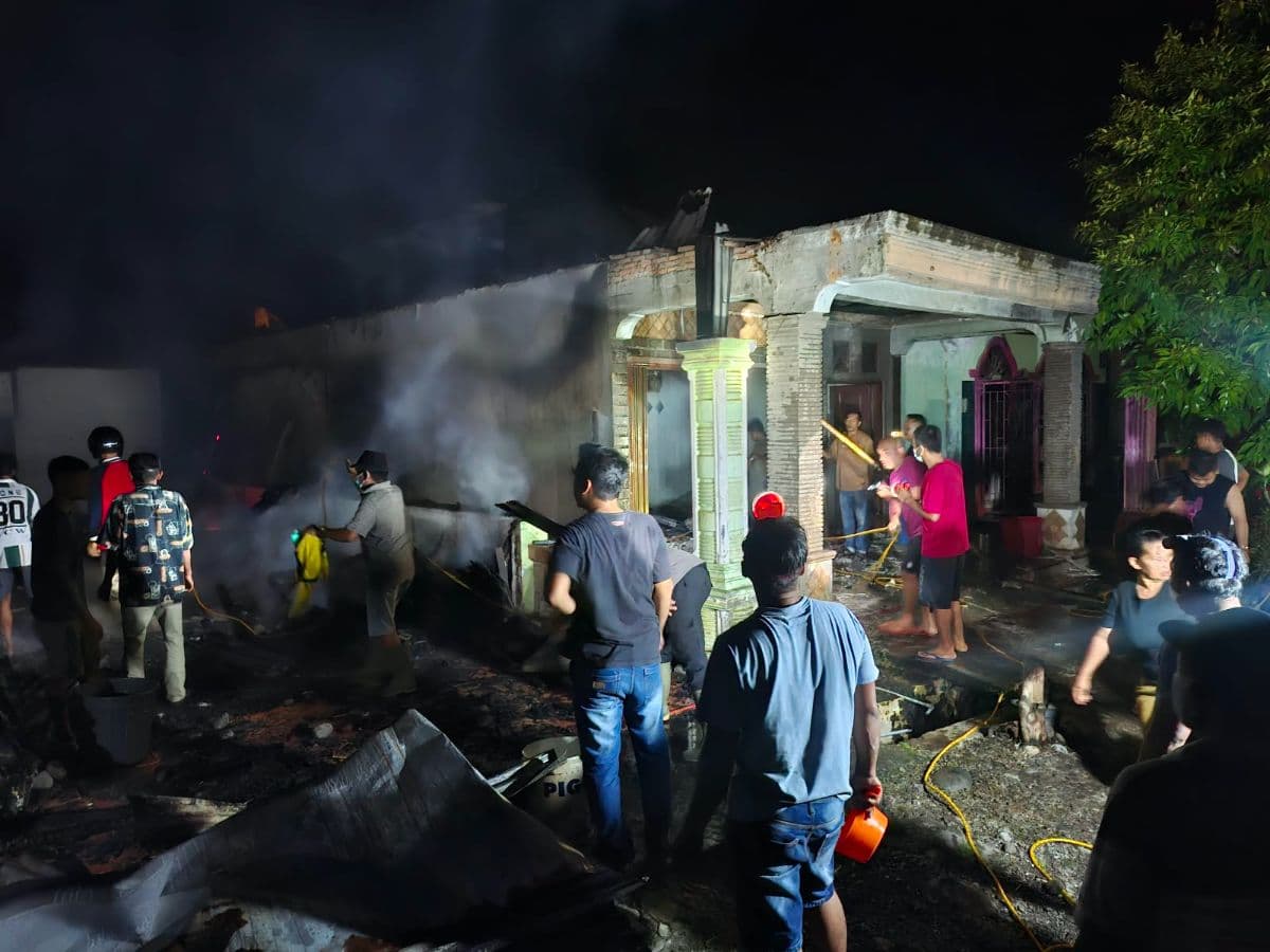 empat_rumah_terbakar_di_salapian_salah_satunya_milik_anggota_dprd_langkat_sedarita_ginting