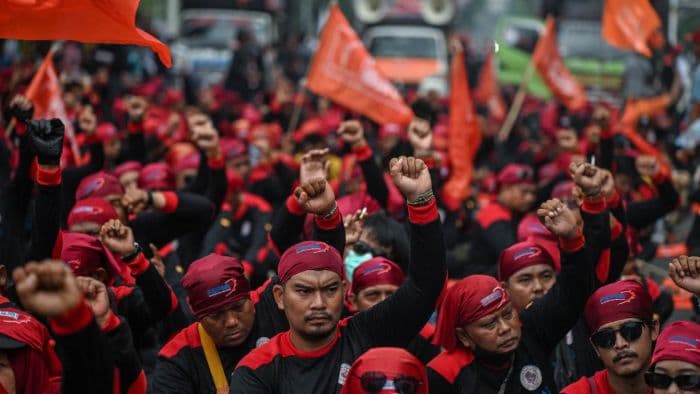 buruh_demo_besarbesaran_di_sekitar_istanadpr_hari_ini_berikut_tuntutannya