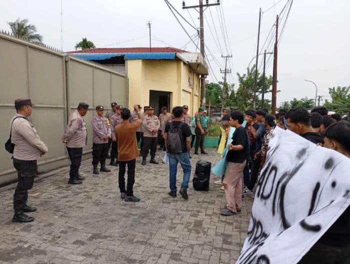gemmaki_geruduk_pt_sri_di_deli_serdang_tuduh_manipulasi_pbb_hingga_tak_miliki_pbg