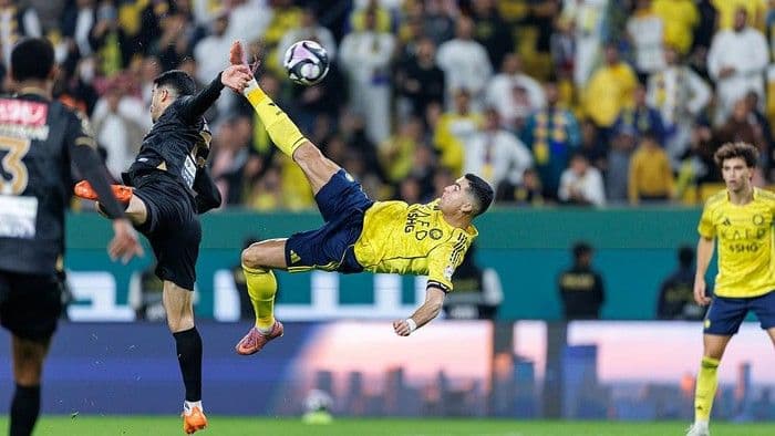 gol_salto_ronaldo_membawa_al_nassr_menang_41_atas_al_khaleej