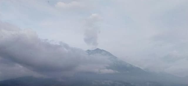 gunung_semeru_kembali_erupsi_pvmbg_tegaskan_status_tetap_level_iv_awas