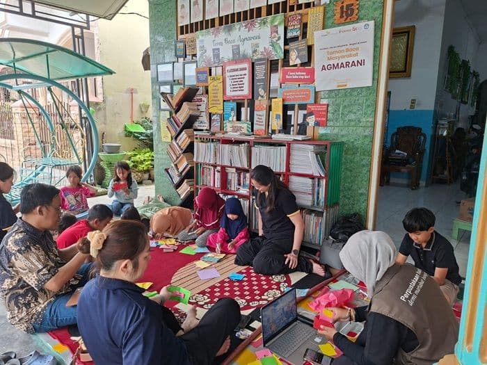 guru_sd_di_medan_dirikan_tbm_teras_baca_agmarani_jadi_penggerak_literasi_dari_teras_rumah
