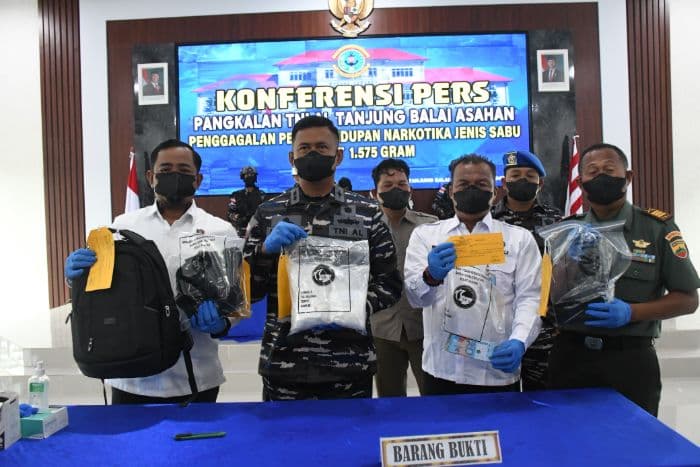 lanal_tanjungbalai_asahan_tangkap_kurir_dan_sita_sabu_15_kg