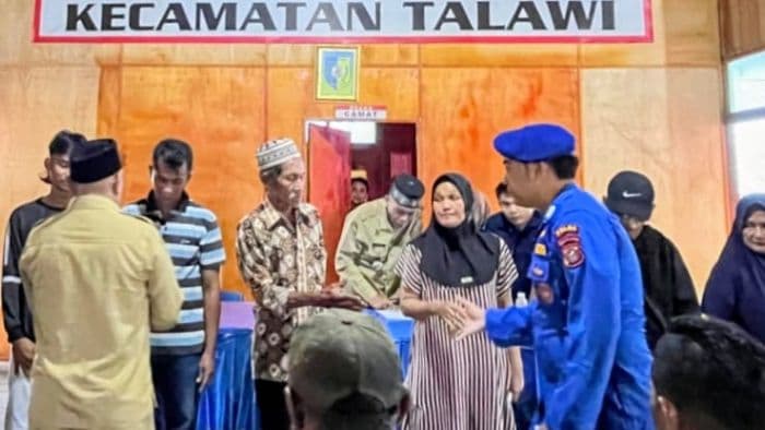 pemkab_batu_bara_beri_bantuan_kepada_30_nelayan_yang_selamat_dari_musibah_di_laut