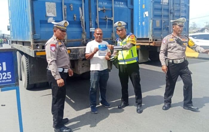 sat_lantas_polres_pelabuhan_belawan_gandeng_organda_dalam_operasi_zebra_toba_2025