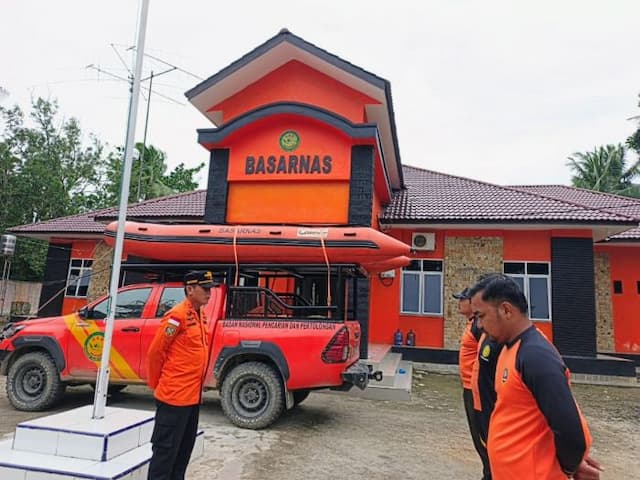 tim_gabungan_cari_nelayan_hilang_setelah_kapal_karam_di_perairan_batu_bara