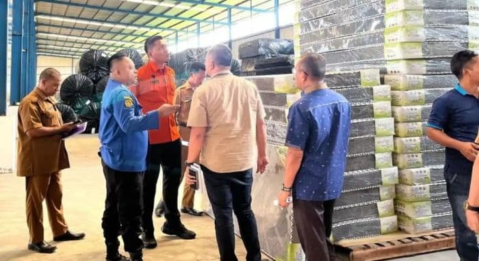 8004_kk_korban_banjir_di_binjai_terima_banpres_beras_dan_gula_senilai_rp4_miliar