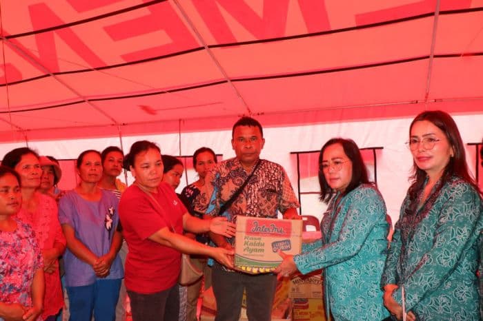 bantu_korban_bencana_taput_pemkab_toba_salurkan_logistik_dan_dana_rp50_juta