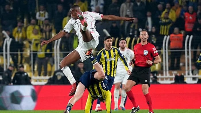 besiktas_kalahkan_fenerbahe_21_cerny_cetak_dua_gol_penentu