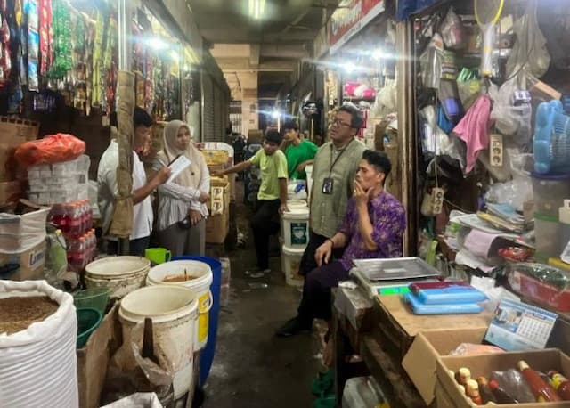 bulog_sumut_sidak_ke_pasar_tradisional_h1_natal_stok_pangan_aman