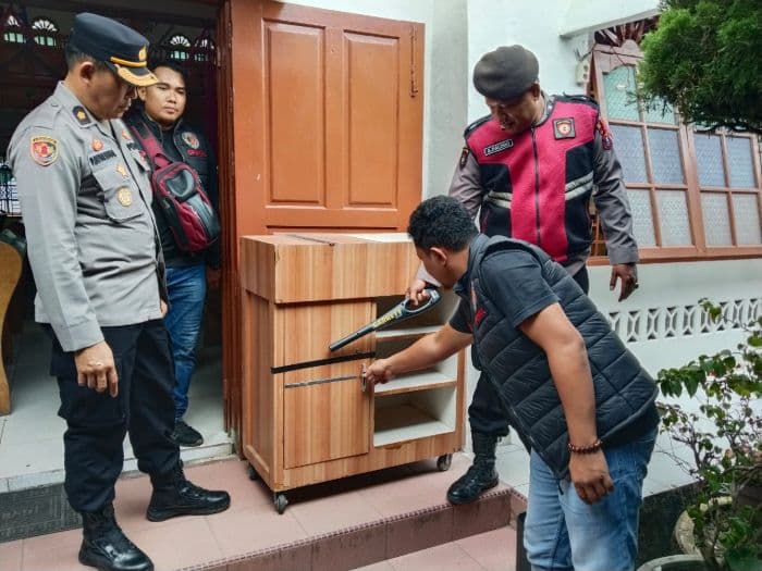 jelang_natal_2025_polres_simalungun_sterilisasi_gereja_hkbp_batu_onom
