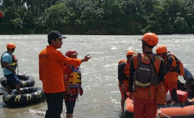 dua_karyawan_galian_c_yang_diduga_hanyut_di_sungai_wampu_masih_dicari