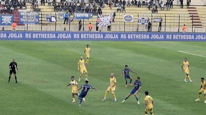 babak_pertama_super_league_psim_vs_persebaya_gol_gali_freitas_pembeda