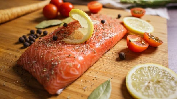 makanan_yang_sebaiknya_dikonsumsi_pria_50_tahun_ke_atas_ini_saran_ahli_gizi