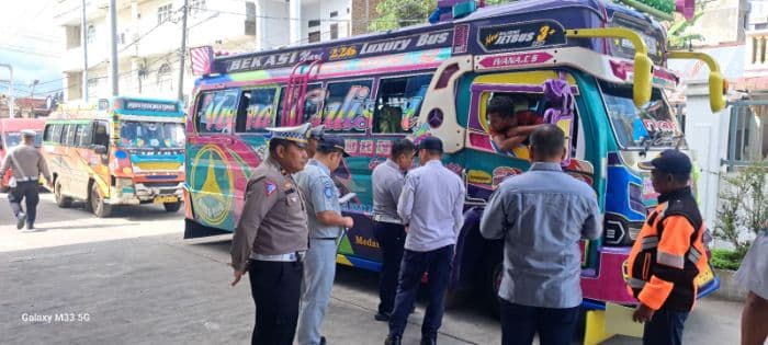 satlantas_polres_tanah_kora_dan_tim_gabungan_periksa_kelayakan_bus_akdp