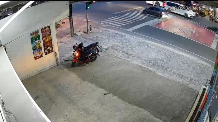 cctv_rekam_aksi_curanmor_di_simpang_barat_medan_honda_scoopy_dibawa_kabur