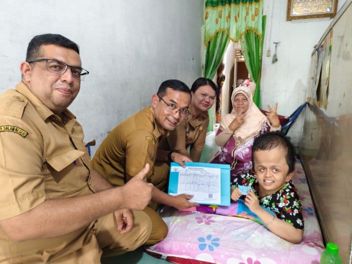 disdukcapil_pematangsiantar_jemput_bola_layani_perekaman_ktp_untuk_disabilitas