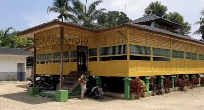 masjid_kayu_tertua_di_langkat_berdiri_sejak_1725_jejak_syekh_mesir_di_tepi_sungai_bingai