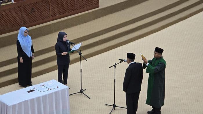 polemik_panjang_berakhir_mustafa_kamil_adam_resmi_dilantik_jadi_anggota_dprd_sumut